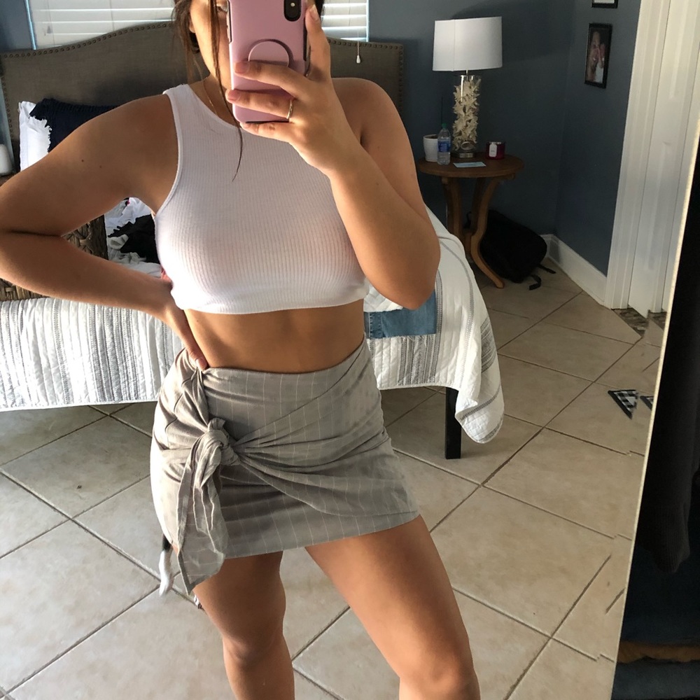 Grey tie front skirt
